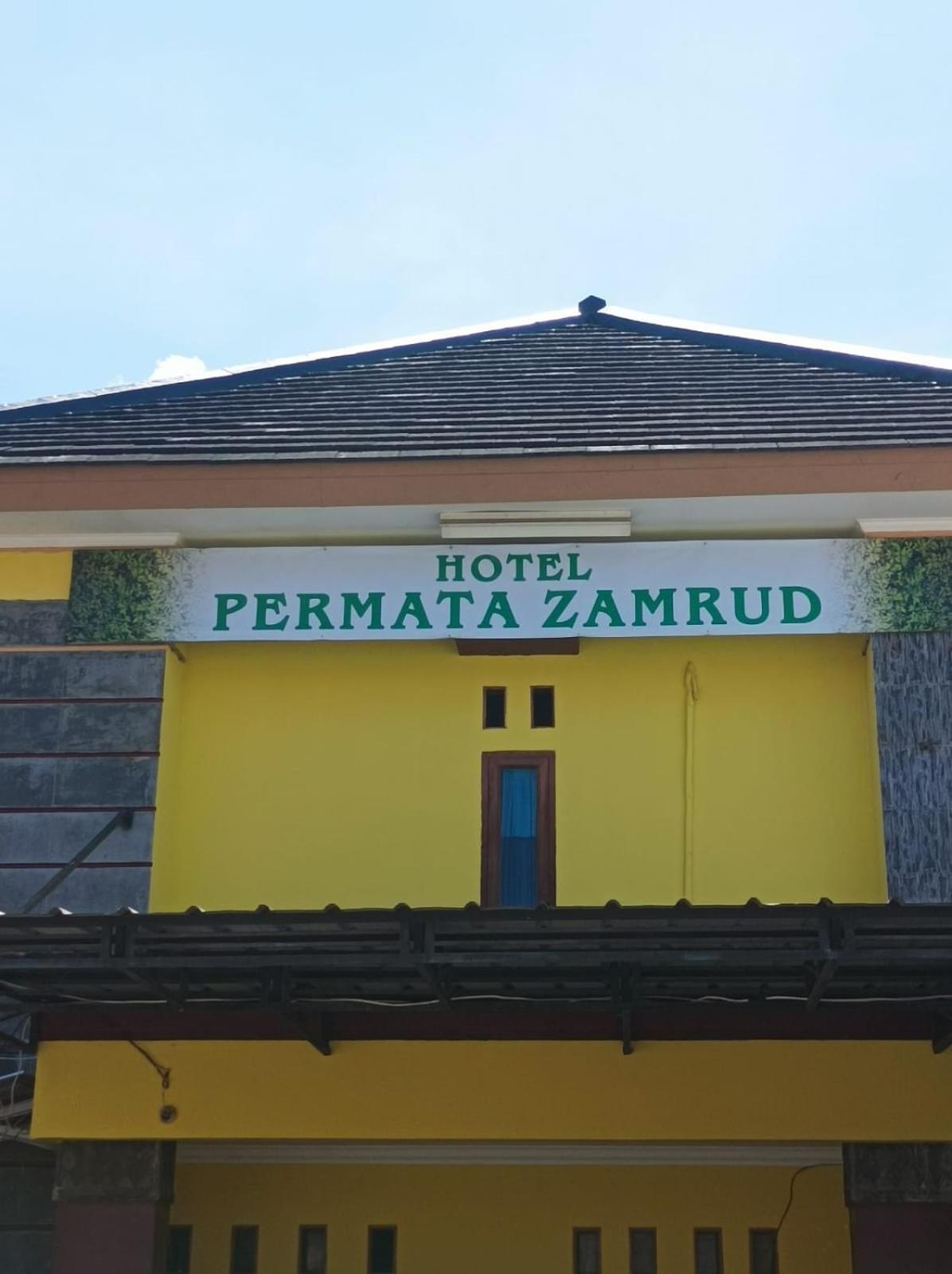 Hotel Permata Zamrud Сиребон Екстериор снимка